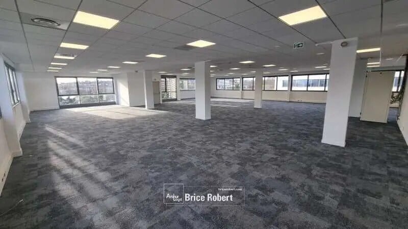 Office in Dardilly for lease Interior Photo- Image 1 of 10