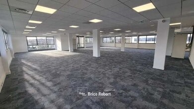 Office in Dardilly for lease Interior Photo- Image 1 of 10