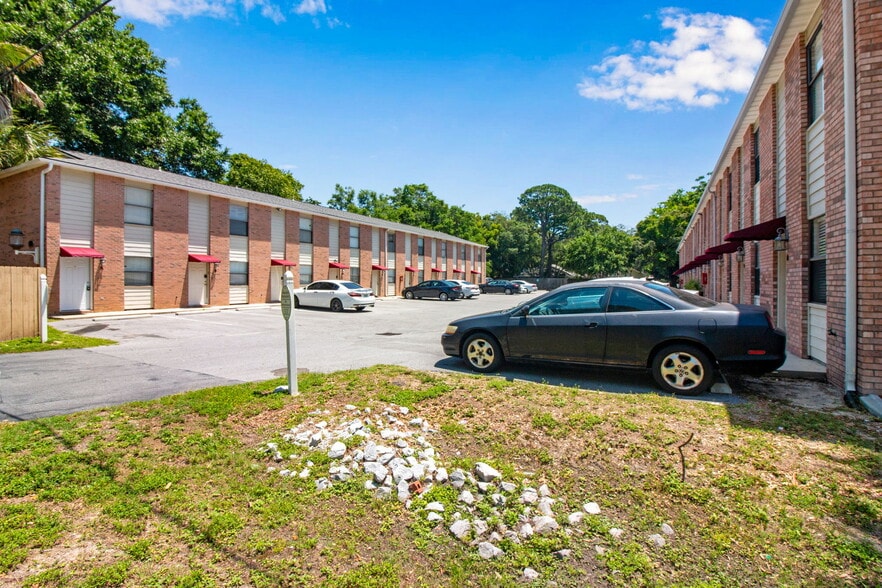 Fort Walton 40 Portfolio portfolio of 9 properties for sale on LoopNet.com - Building Photo - Image 2 of 13