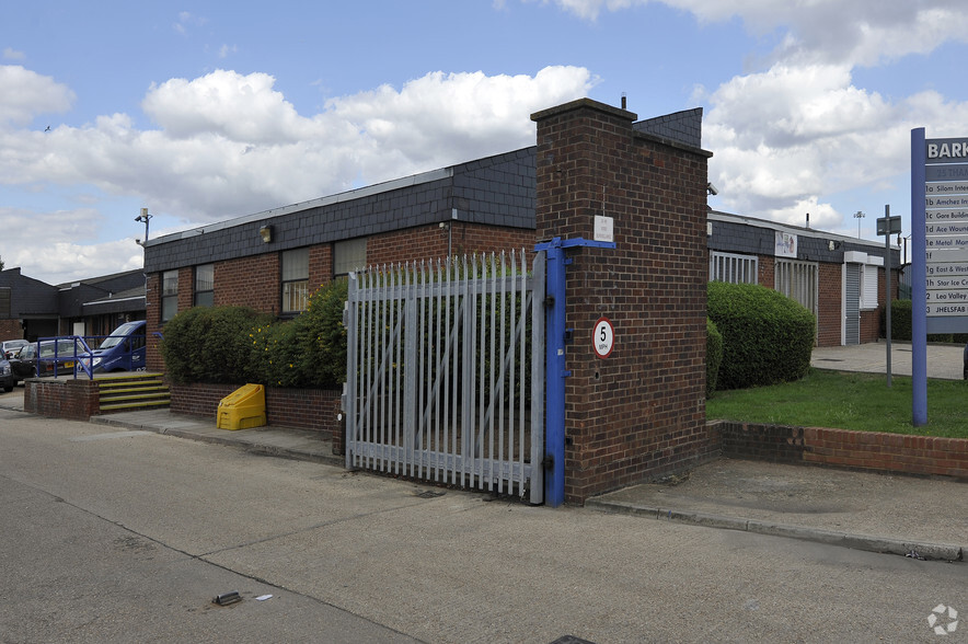 25 Thames Rd, Barking for lease - Building Photo - Image 3 of 11