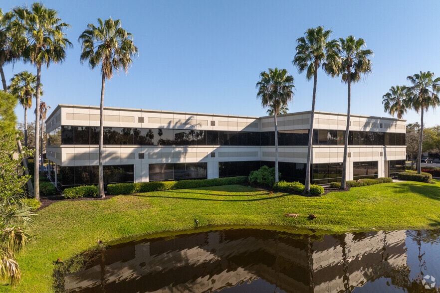 27300 Riverview Center Blvd, Bonita Springs, FL for lease - Building Photo - Image 3 of 4