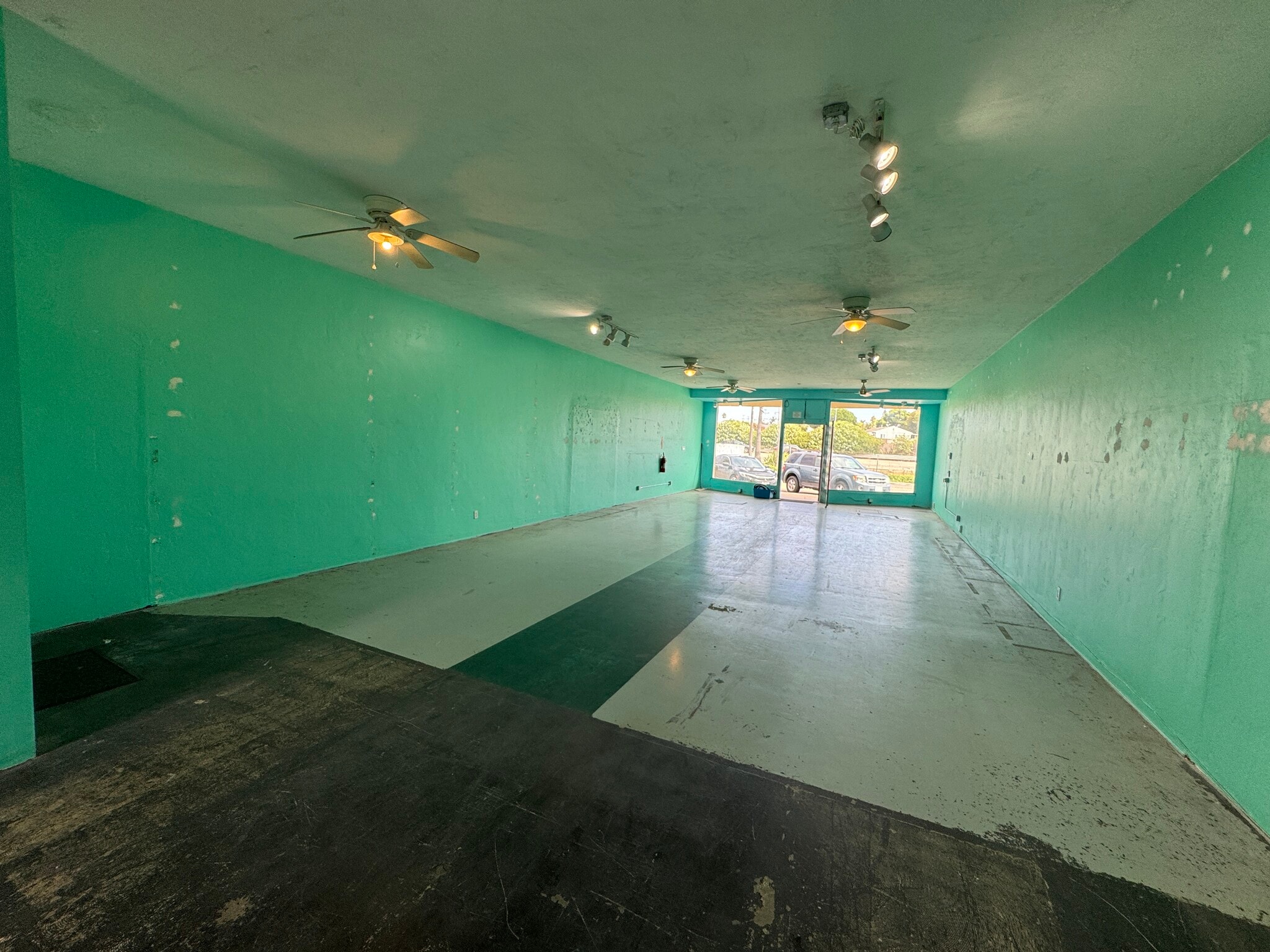 1409-1413 N Coast Hwy, Oceanside, CA for lease Interior Photo- Image 1 of 3