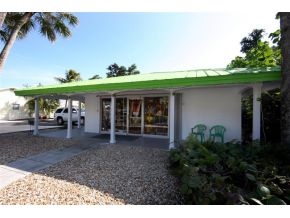 1025 Periwinkle Way, Sanibel, FL for sale - Building Photo - Image 3 of 13