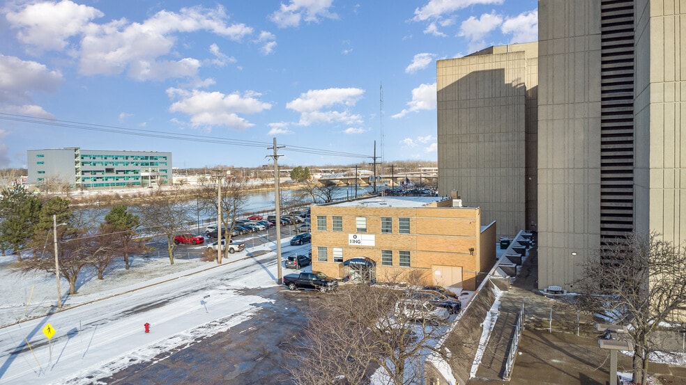 334 S Water St, Saginaw, MI for lease - Building Photo - Image 2 of 45