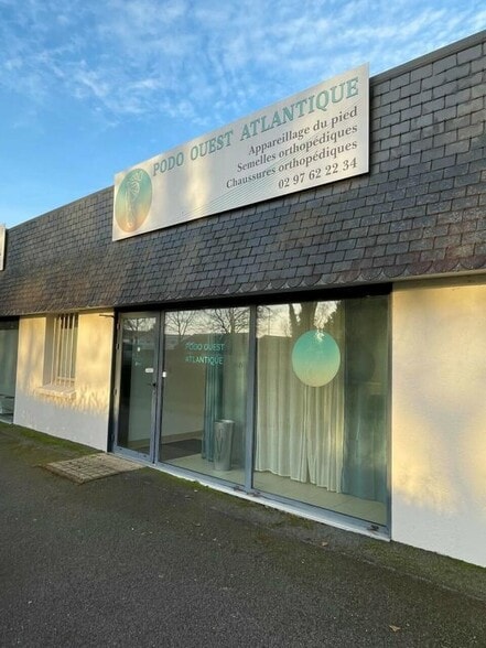 Office in Vannes for lease - Building Photo - Image 1 of 3
