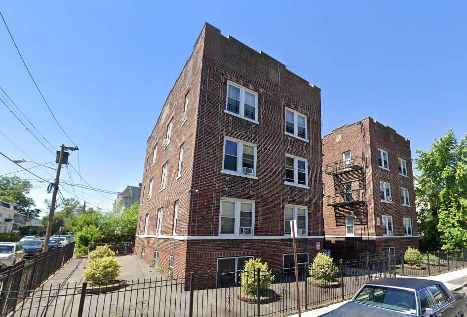 101-107 W Grove Ter, Irvington, NJ for sale Primary Photo- Image 1 of 1