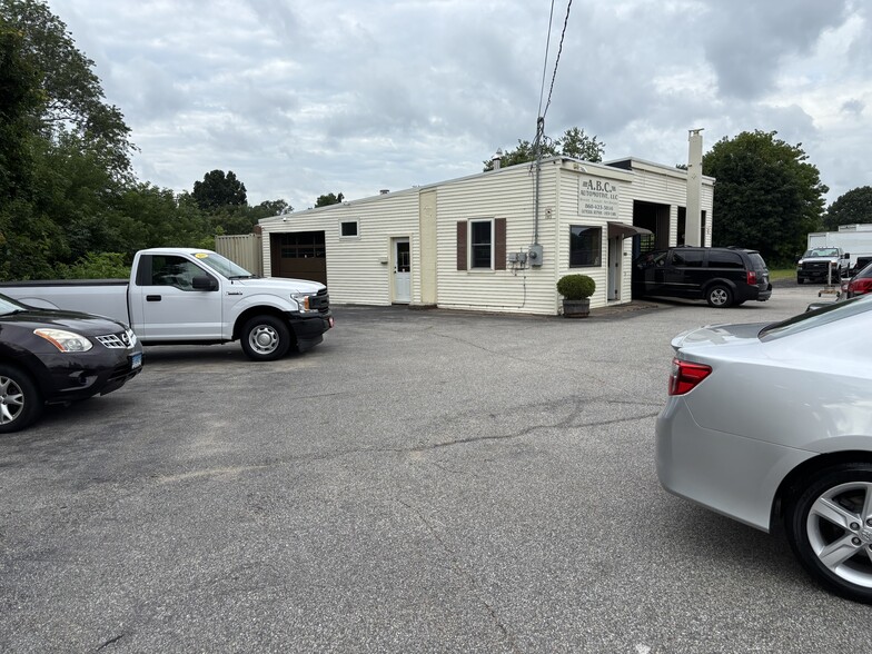 114 Columbia Ave, Willimantic, CT for lease - Primary Photo - Image 1 of 6