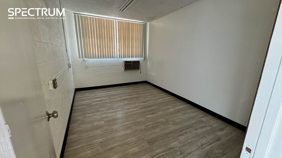 10035-10043 Canoga Ave, Chatsworth, CA for lease - Building Photo - Image 3 of 6