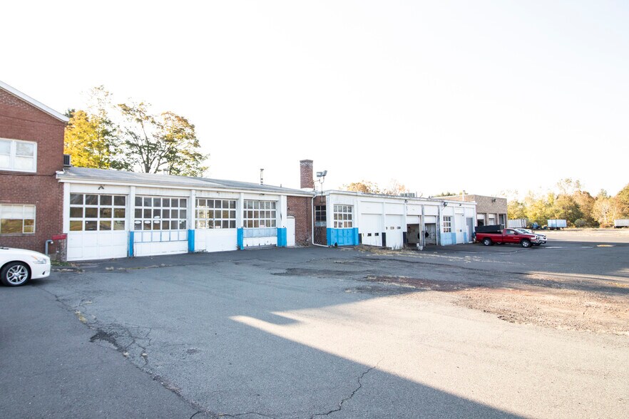 1002 Newfield St, Middletown, CT 06457