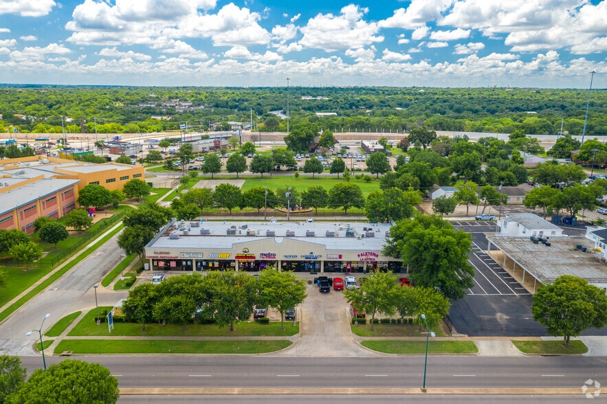 428 E Jefferson Blvd, Dallas, TX for lease - Aerial - Image 2 of 3