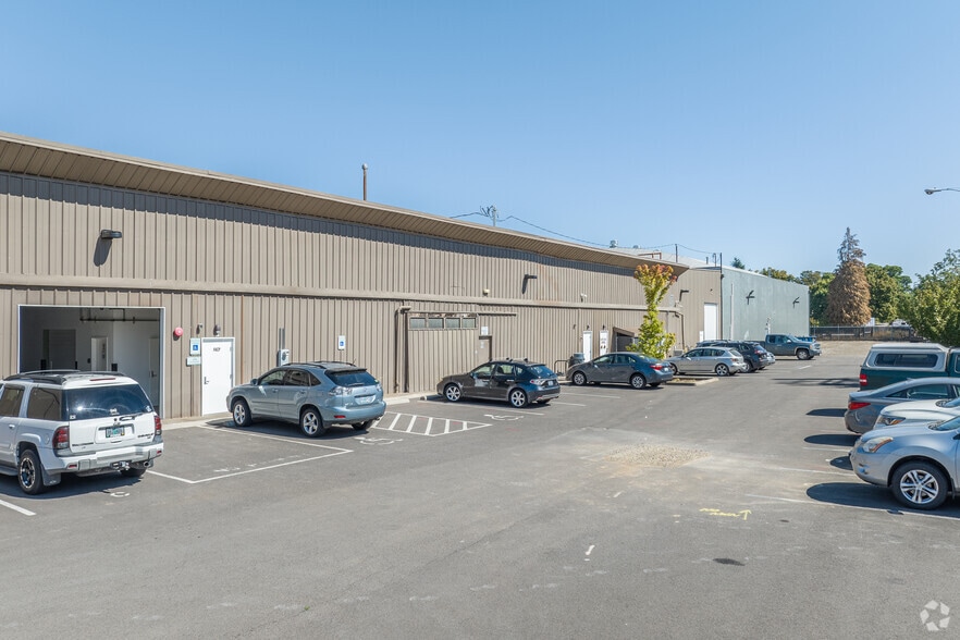 560 21st St SE, Salem, OR for sale - Building Photo - Image 2 of 10