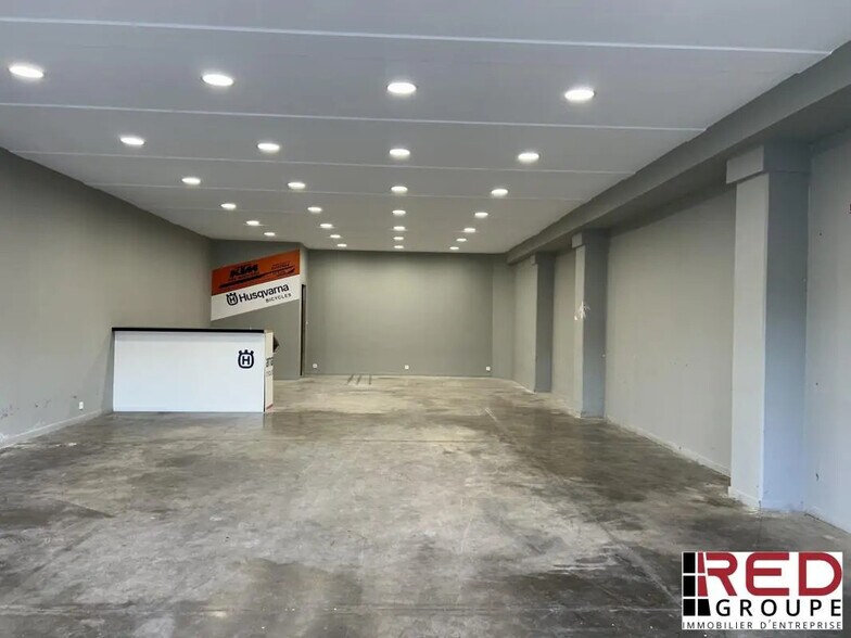 Industrial in Venelles for lease - Interior Photo - Image 3 of 3