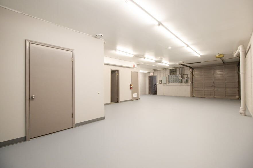 2919 W Irving Park Rd, Chicago, IL for sale - Interior Photo - Image 3 of 25