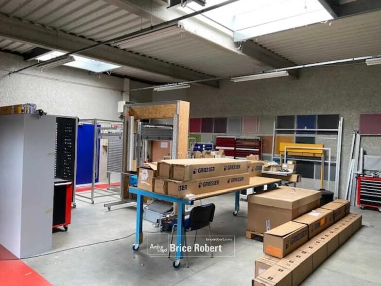 Office in Décines-Charpieu for lease - Interior Photo - Image 3 of 12