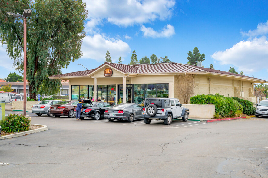 7608-7612 Linda Vista Rd, San Diego, CA for lease - Building Photo - Image 2 of 6