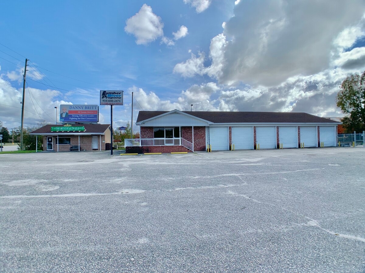 106 E Love Mill Rd, Whiteville, NC 28472