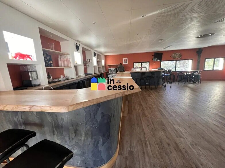 Retail in Le Mans for lease - Building Photo - Image 2 of 16