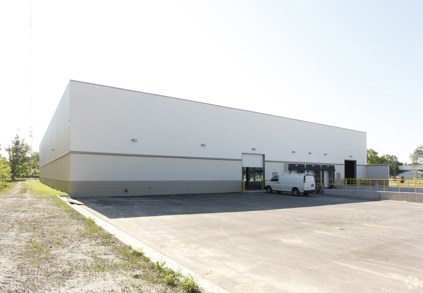 3201 Pine Tree Rd, Lansing, MI for lease - Building Photo - Image 2 of 10