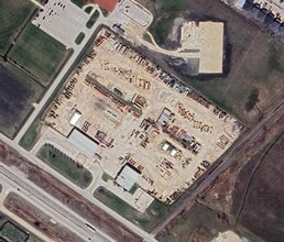 555 Kapelus Dr, West St Paul, MB - AERIAL map view