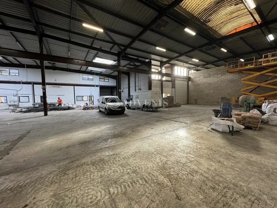 Flex in Le Thillay for lease Building Photo- Image 1 of 10