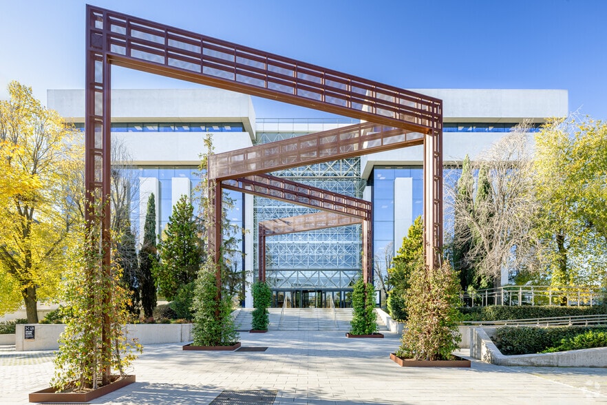 Calle Ribera del Loira, 16 - 18, Madrid, Madrid for lease - Building Photo - Image 1 of 34