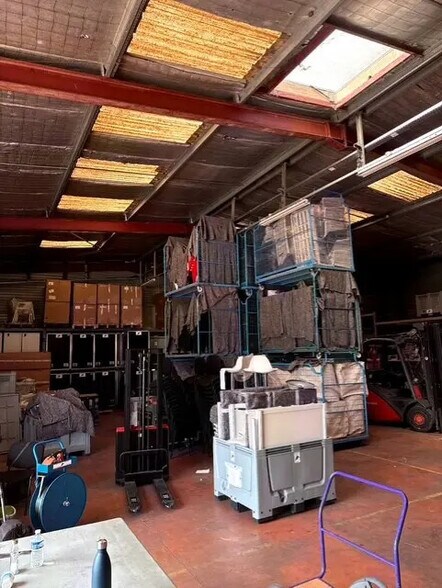 Industrial in Contes for lease - Interior Photo - Image 2 of 4