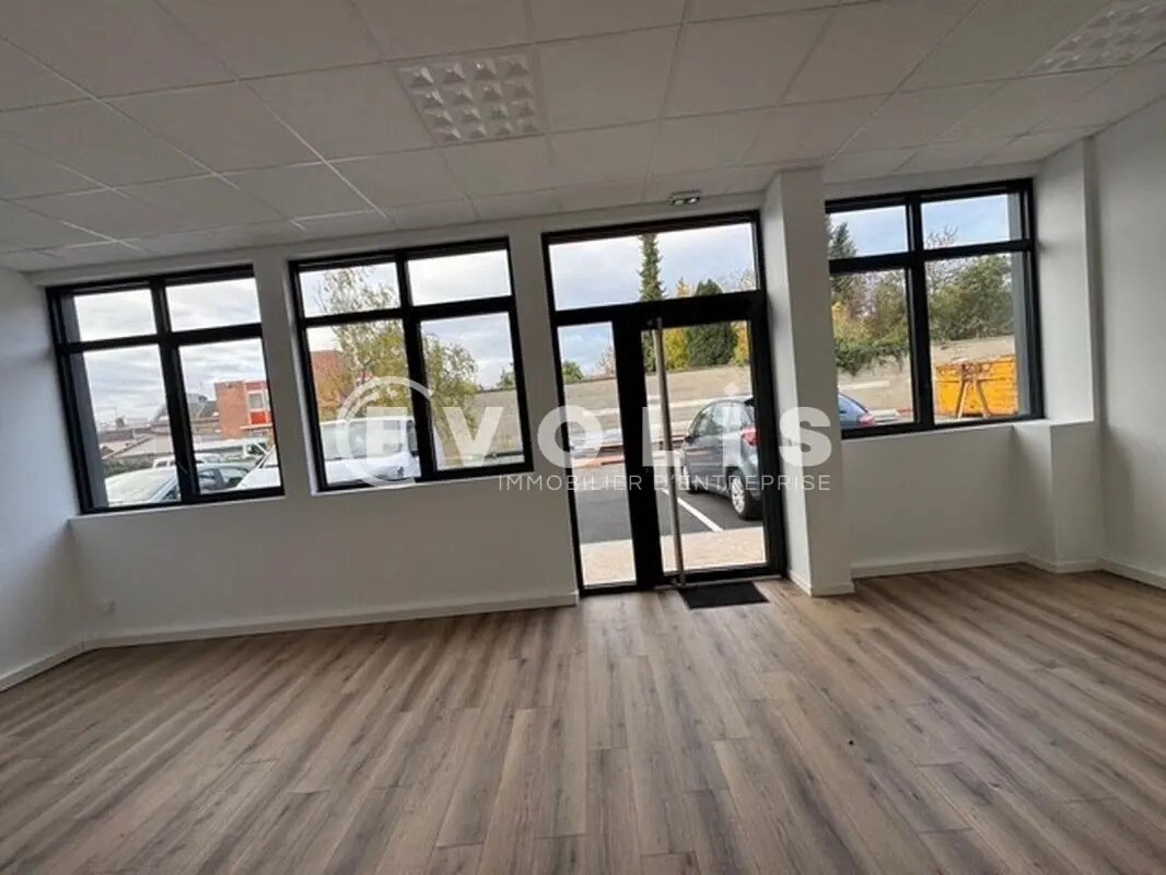 Flex in Amiens for lease Interior Photo- Image 1 of 3