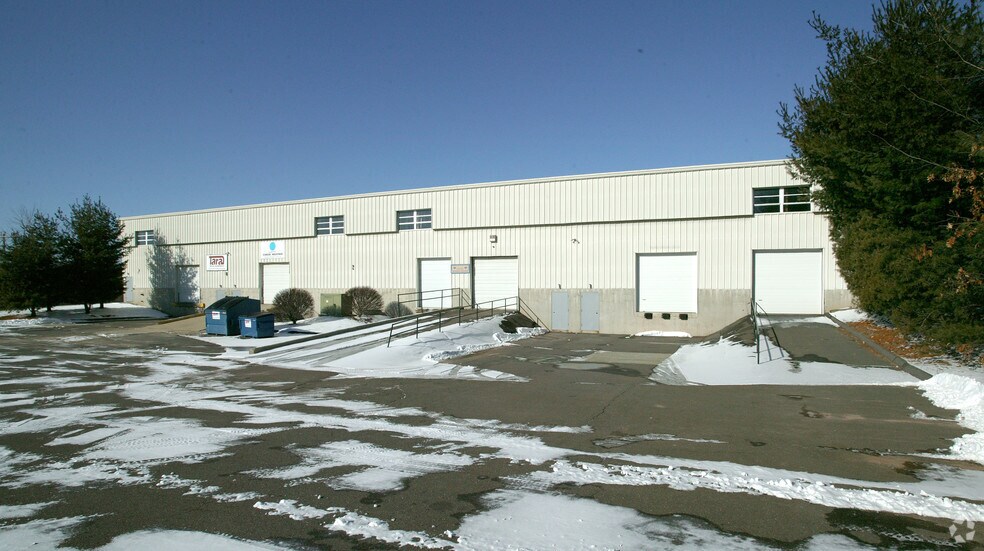 227 Progress Dr, Manchester, CT for lease - Building Photo - Image 2 of 2