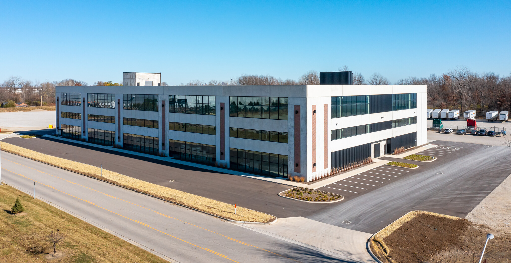 2882 Lewis Centre Way, Urbancrest, OH for lease Building Photo- Image 1 of 5