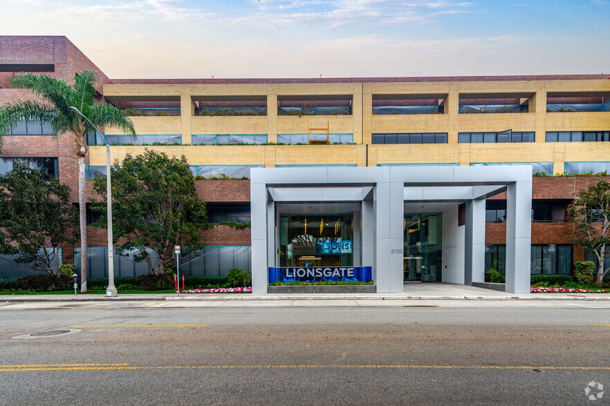 2600-2800 Colorado Ave, Santa Monica, CA for lease - Building Photo - Image 2 of 11