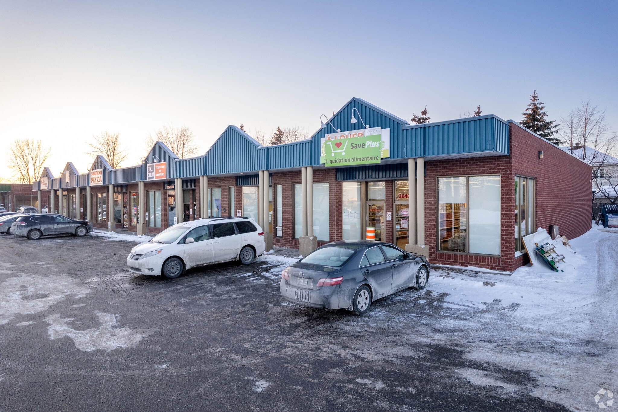 3040-3058 Ch De La Rivière-Cachée, Boisbriand, QC for lease Primary Photo- Image 1 of 4