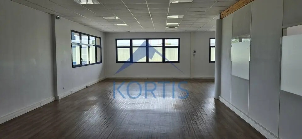 Office in Bron for lease - Building Photo - Image 3 of 7