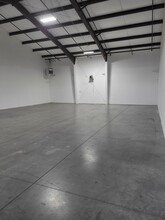 20748 Carmen Loop, Bend, OR for lease Building Photo- Image 2 of 3