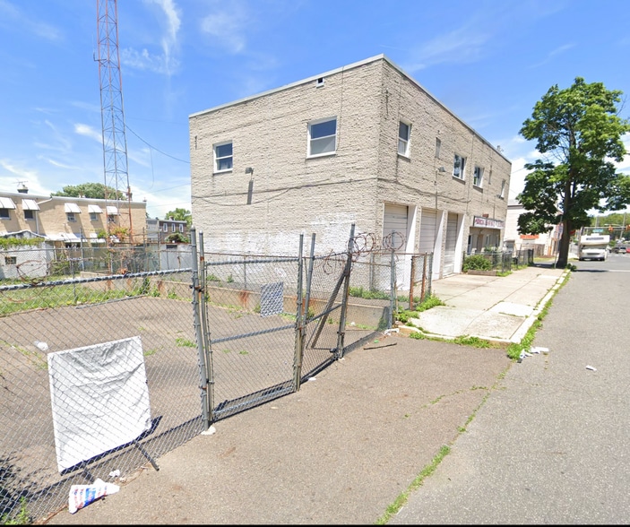 100-102 W Gale St + 101 W Clarkson +5500 portfolio of 3 properties for sale on LoopNet.com - Building Photo - Image 3 of 5