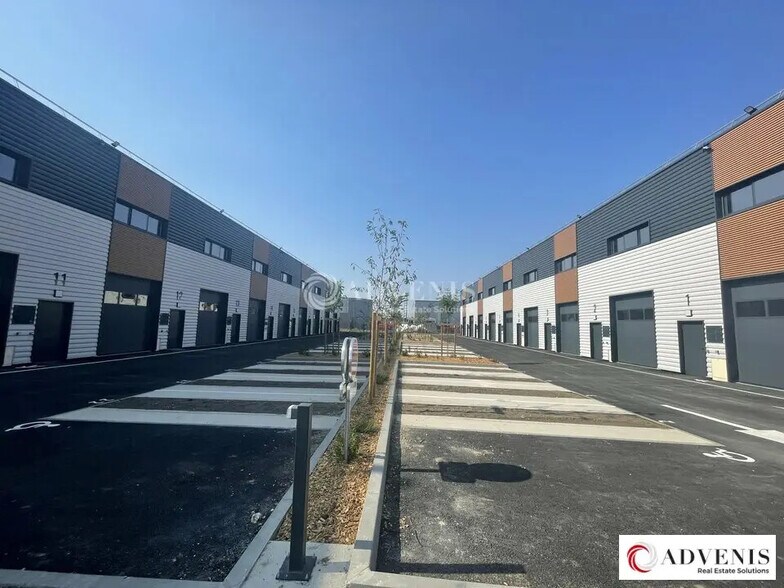 Flex in Gradignan for lease - Building Photo - Image 3 of 11