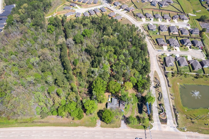 6020 W Davis St, Conroe, TX for sale - Primary Photo - Image 1 of 10