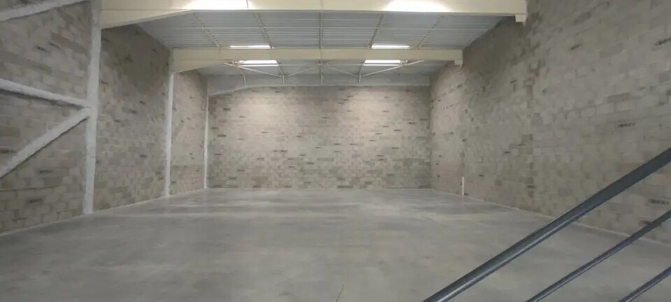 Flex in Tignieu-Jameyzieu for lease Interior Photo- Image 1 of 13