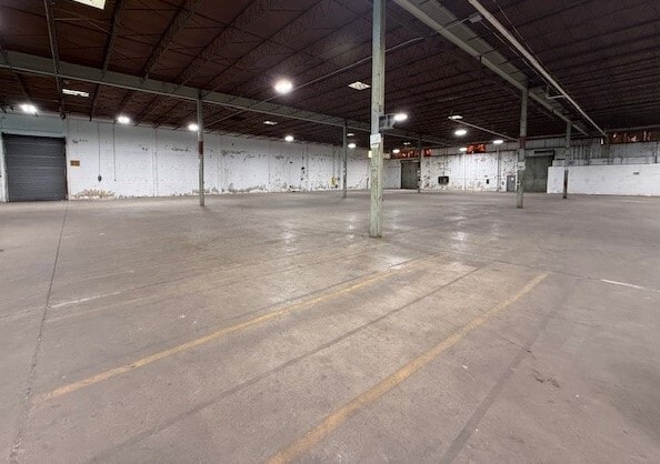 1098-1100 NW 159th Dr, Miami, FL for lease - Building Photo - Image 3 of 5