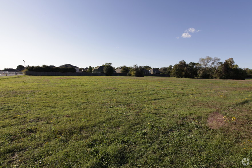 2500 Smith Barry Rd, Pantego, TX for sale - Building Photo - Image 2 of 4