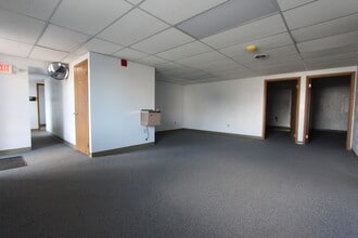 1352 5th Ave, Coraopolis, PA for lease Lobby- Image 1 of 9
