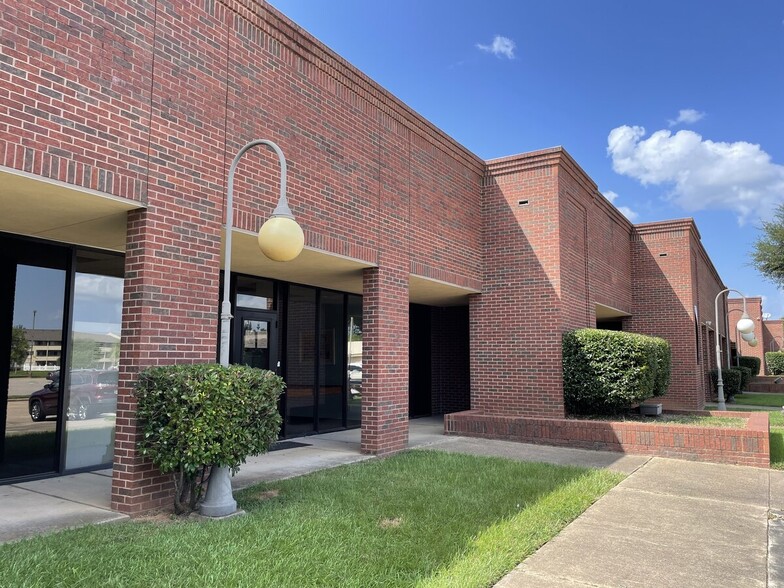 2120 Bert Kouns Industrial Loop, Shreveport, LA for sale - Building Photo - Image 2 of 5