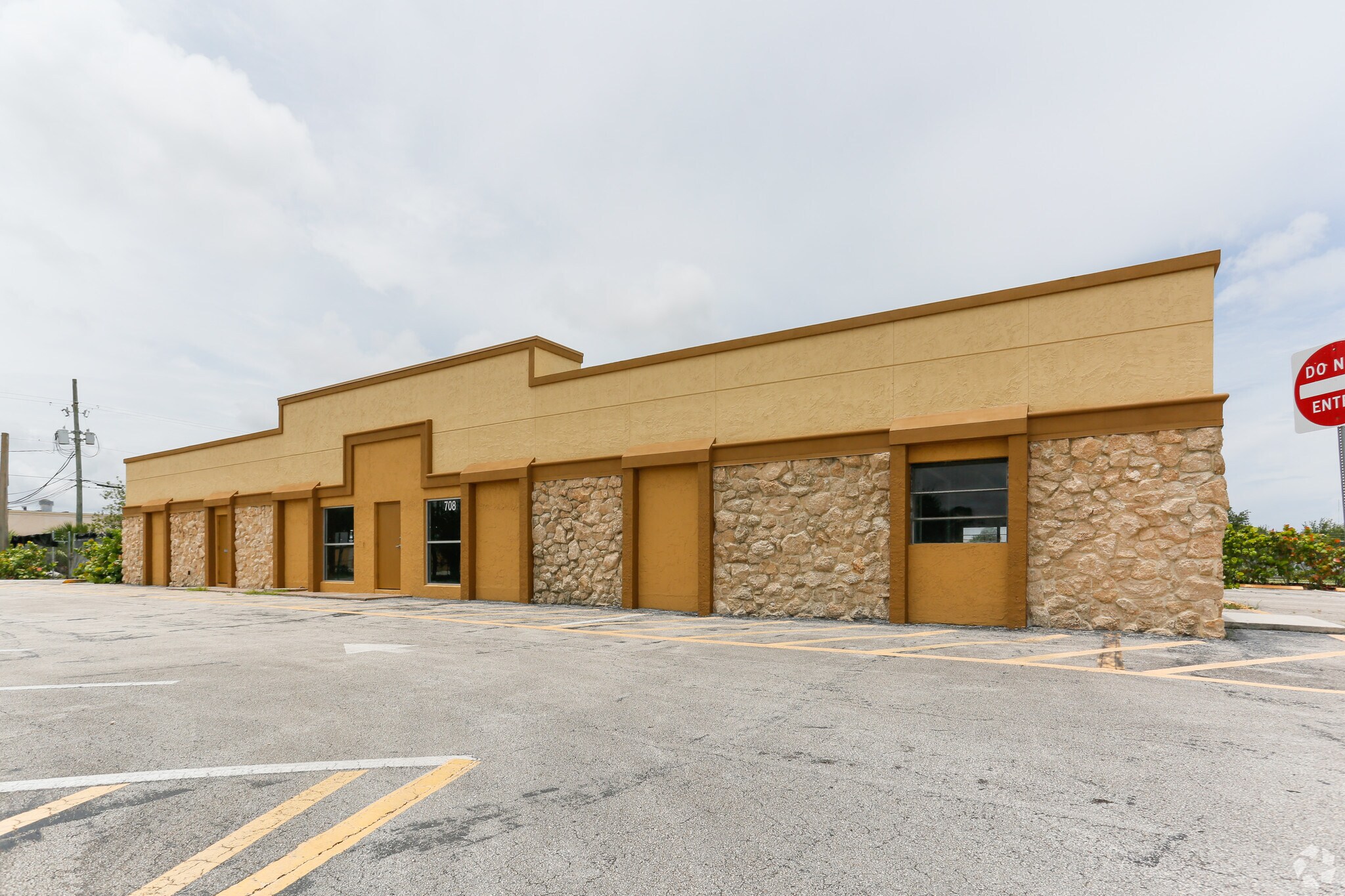 708 E Commerce Way, Jupiter, FL for sale Primary Photo- Image 1 of 1