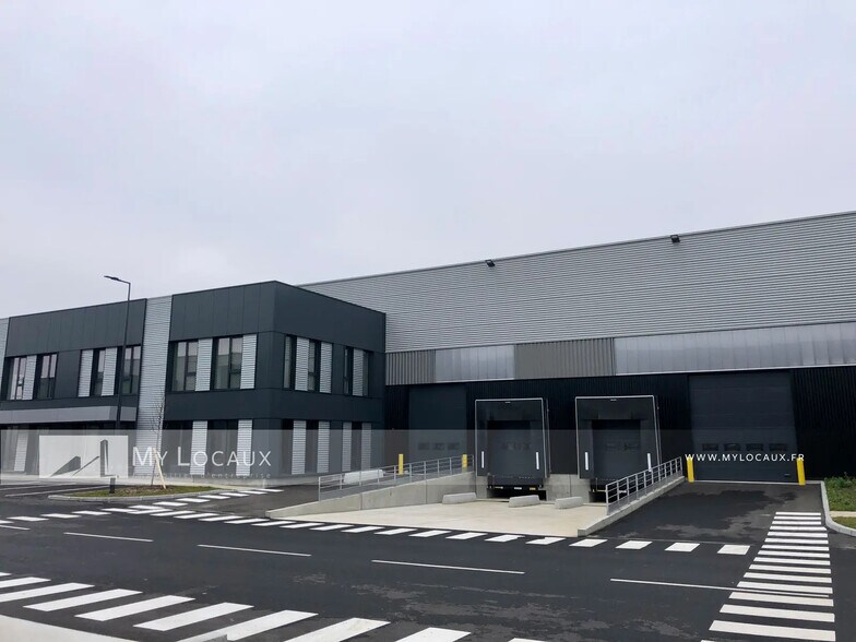 Office in Le Bourget for lease - Building Photo - Image 3 of 85