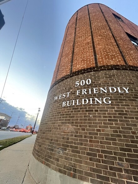 500 W Friendly Ave, Greensboro, NC for lease - Building Photo - Image 3 of 13