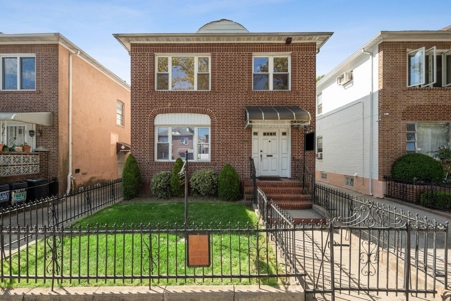 7220 17th Ave, Brooklyn, NY for sale Primary Photo- Image 1 of 1