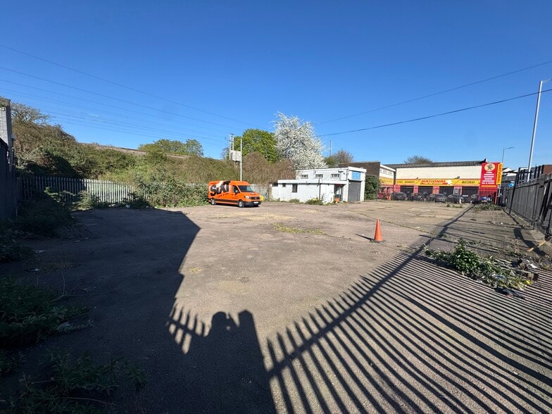 24-36 Crawley Rd, Luton for sale - Building Photo - Image 1 of 1