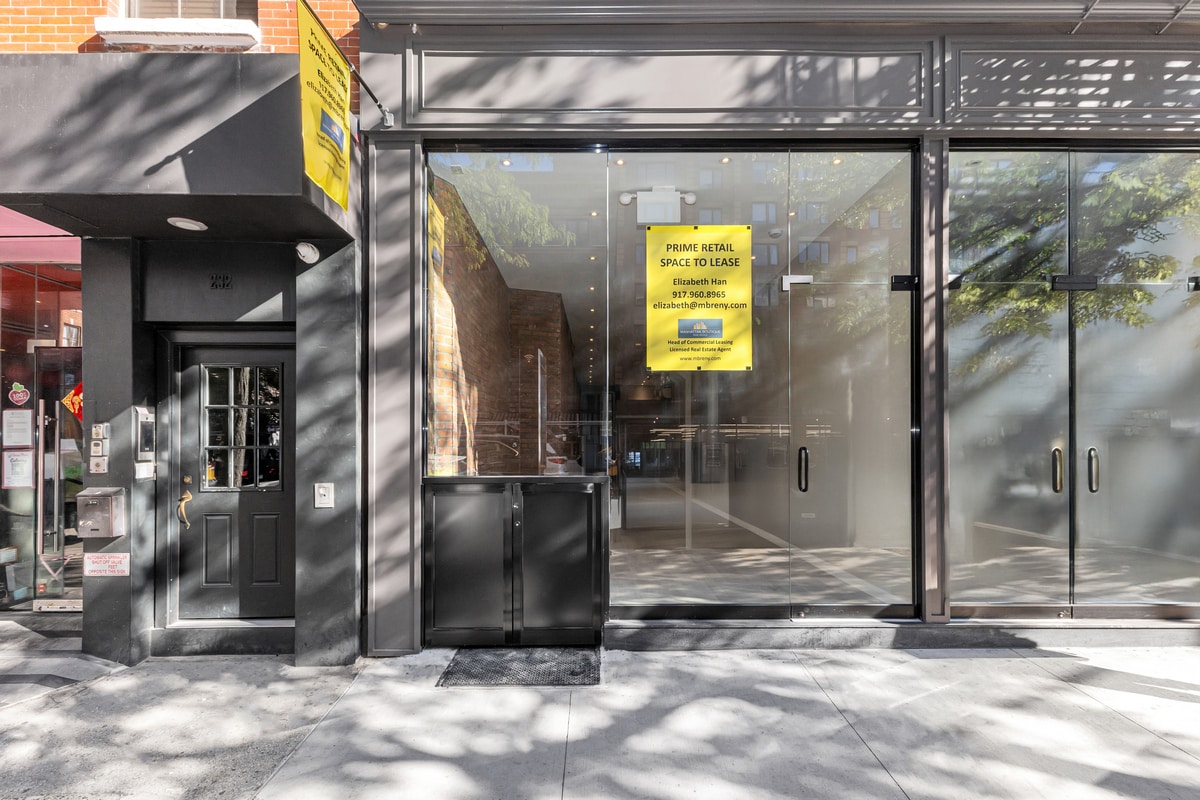 228 8th Ave, New York, NY for lease Building Photo- Image 1 of 6