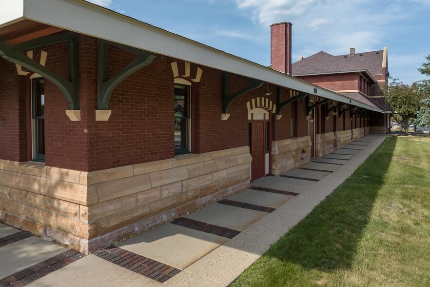 112-142 S Riverfront Dr, Mankato, MN for lease - Building Photo - Image 3 of 30