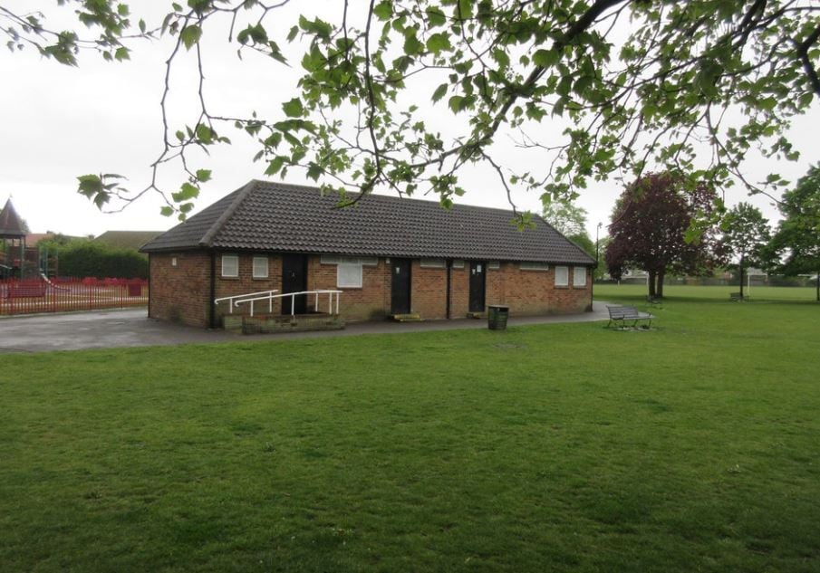 Molesey Rd, Walton On Thames for sale Primary Photo- Image 1 of 1