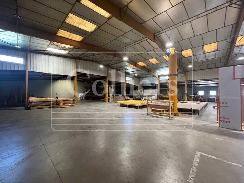 Flex in Miramas for lease - Interior Photo - Image 1 of 9